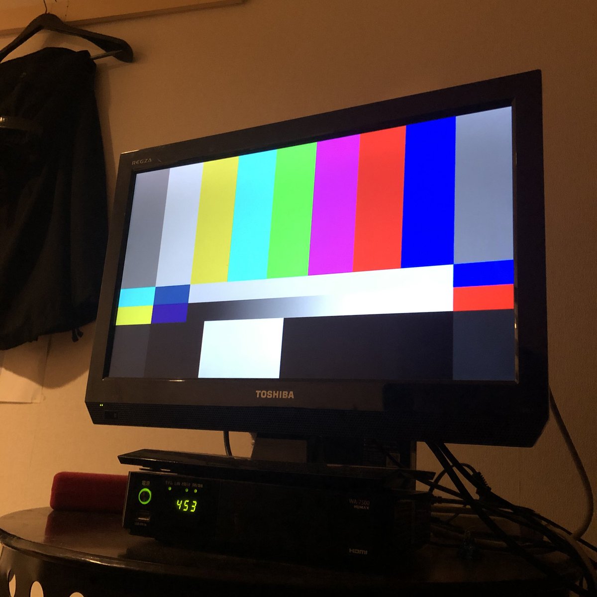 rottenlily's tweet photo. チャンネル終わった〜
最後はテストパターン。
ありがとうFOXムービー
ブロックバスター！
#FOXムービー https://t.co/L4WSgnJQ7z