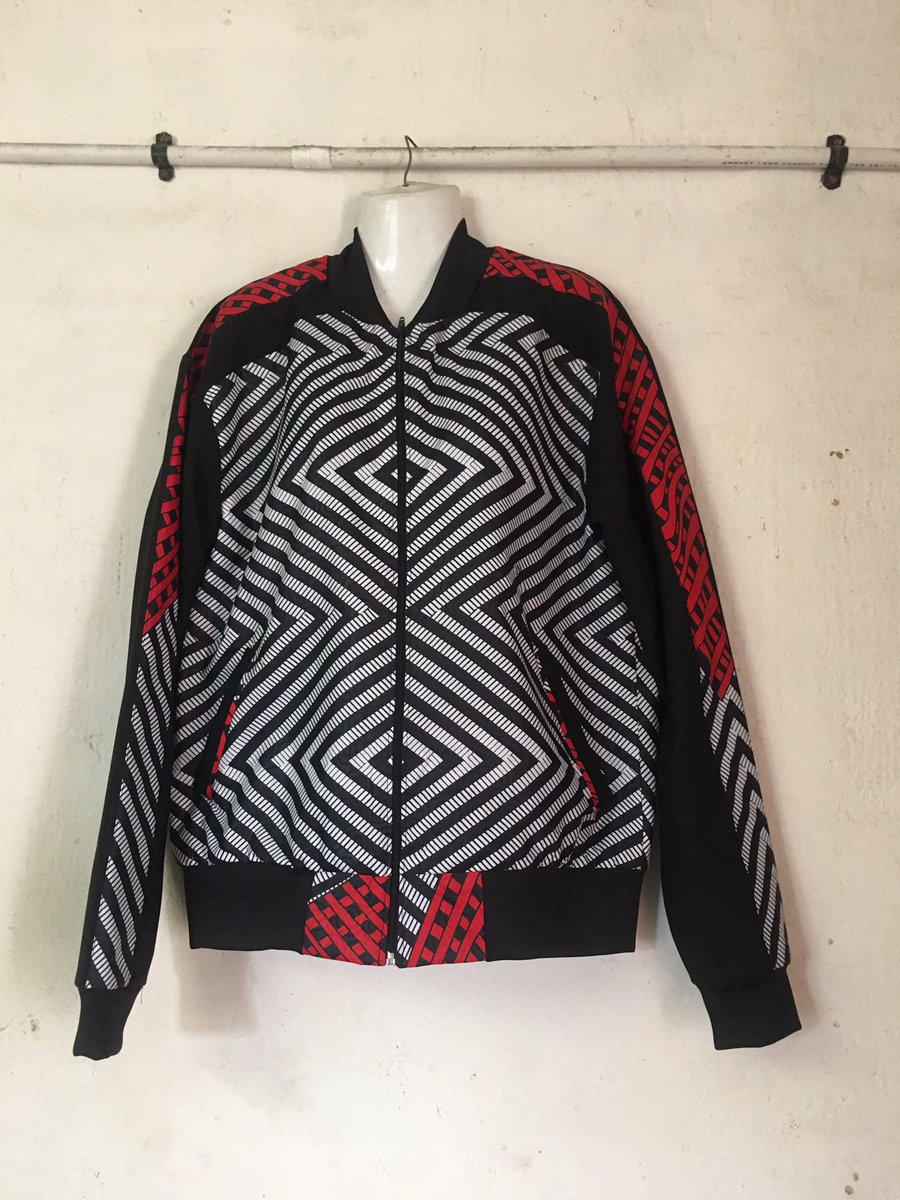 SamLui_Milanzi's tweet photo. @redmarketsunday #PandemicProjects inspired by one of my favorite sportswear brands @umbro What do you think?
Ohh ohh if you want a bespoke tailored piece. DM n support local businesses 
#SamLui #sportswear #MadeInAfrica #MadeWithLove #ProudlyZimbabwean #Apparel https://t.co/kV3EXkvcPz