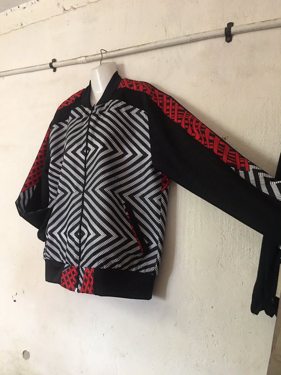 SamLui_Milanzi's tweet photo. @redmarketsunday #PandemicProjects inspired by one of my favorite sportswear brands @umbro What do you think?
Ohh ohh if you want a bespoke tailored piece. DM n support local businesses 
#SamLui #sportswear #MadeInAfrica #MadeWithLove #ProudlyZimbabwean #Apparel https://t.co/kV3EXkvcPz