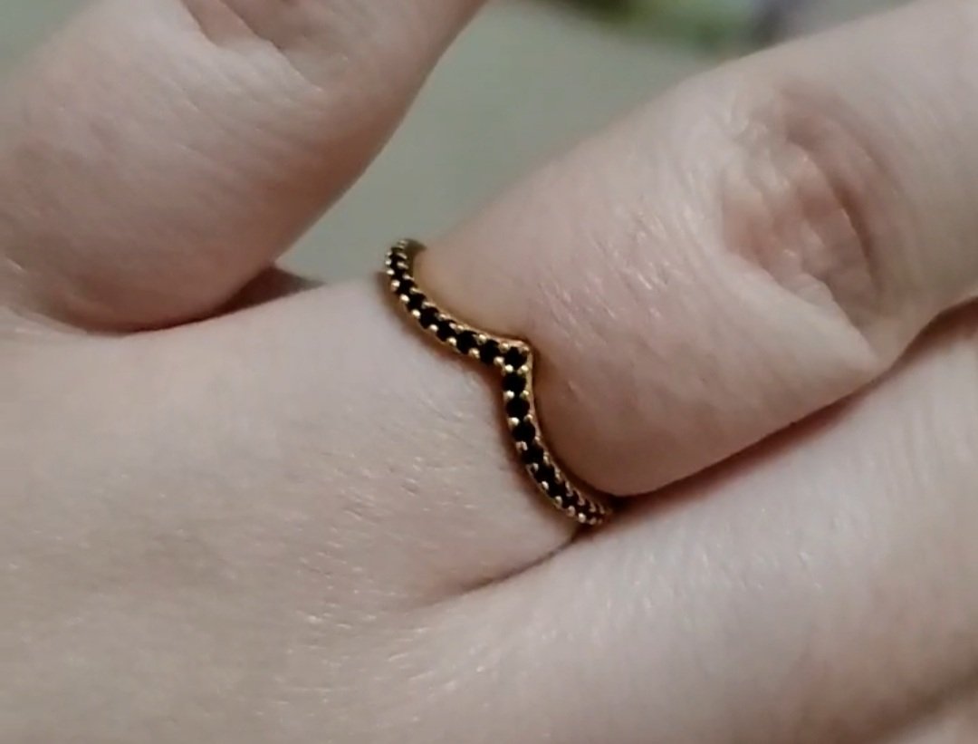 JrJournal's tweet photo. @flyxna if anyone finds this ring in the airport and got it back to me that would be awesome #flyxna #bentonville #lostandfound https://t.co/nyiky9LoYm