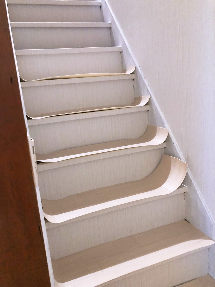 ナミ 築古diy No Twitter 今日は階段の壁紙貼りとクッションフロア切るところまででタイムアップ あとはクッションフロア貼って滑り止めつけたら階段も完成です ナミ 築古diy No Twitter 今日は階段の壁紙貼りとクッションフロア切るところまででタイムアップ あとはクッションフロア貼って滑り止めつけたら階段も完成です