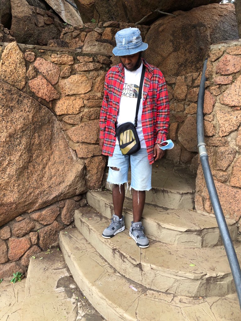 StyledByJazz's tweet photo. haven't posted a photo of myself on here on weeks so here's a gift to you and your aunties. i'm still dark and handsome as fuck. 

god bless me! https://t.co/vmdEeSiiXv