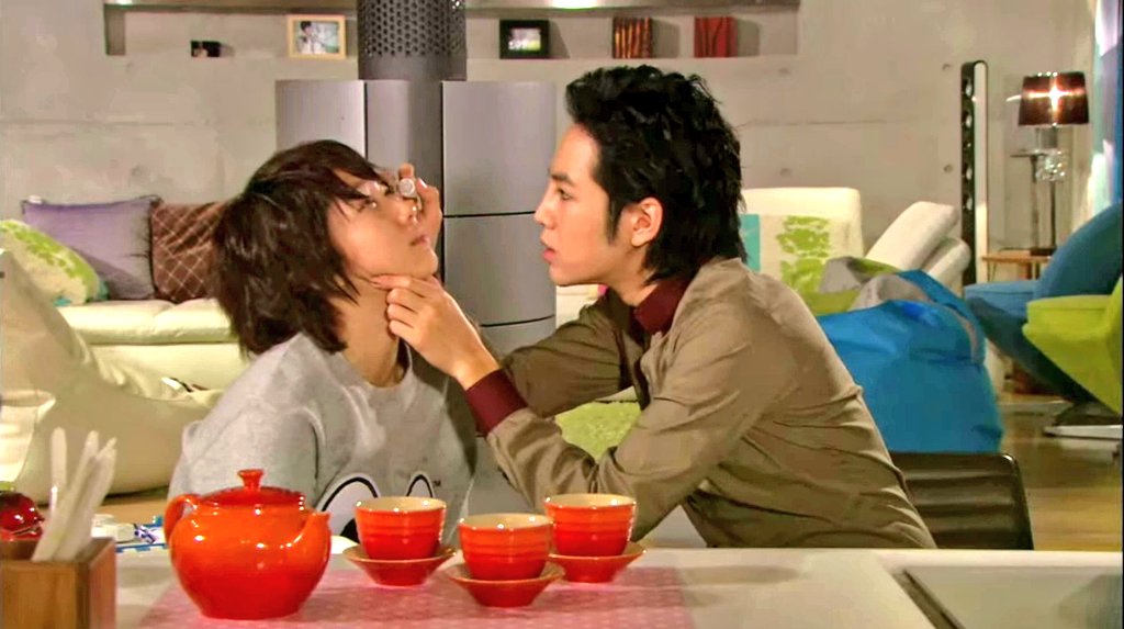 KdramaAdmin's tweet image. Rewatching #YoureBeautiful 
aka #HesBeautiful #ANJELL 
EPISODE 12
#ParkShinHye #JangDongYoon
12 years has passed yet I still ship them til this present time.