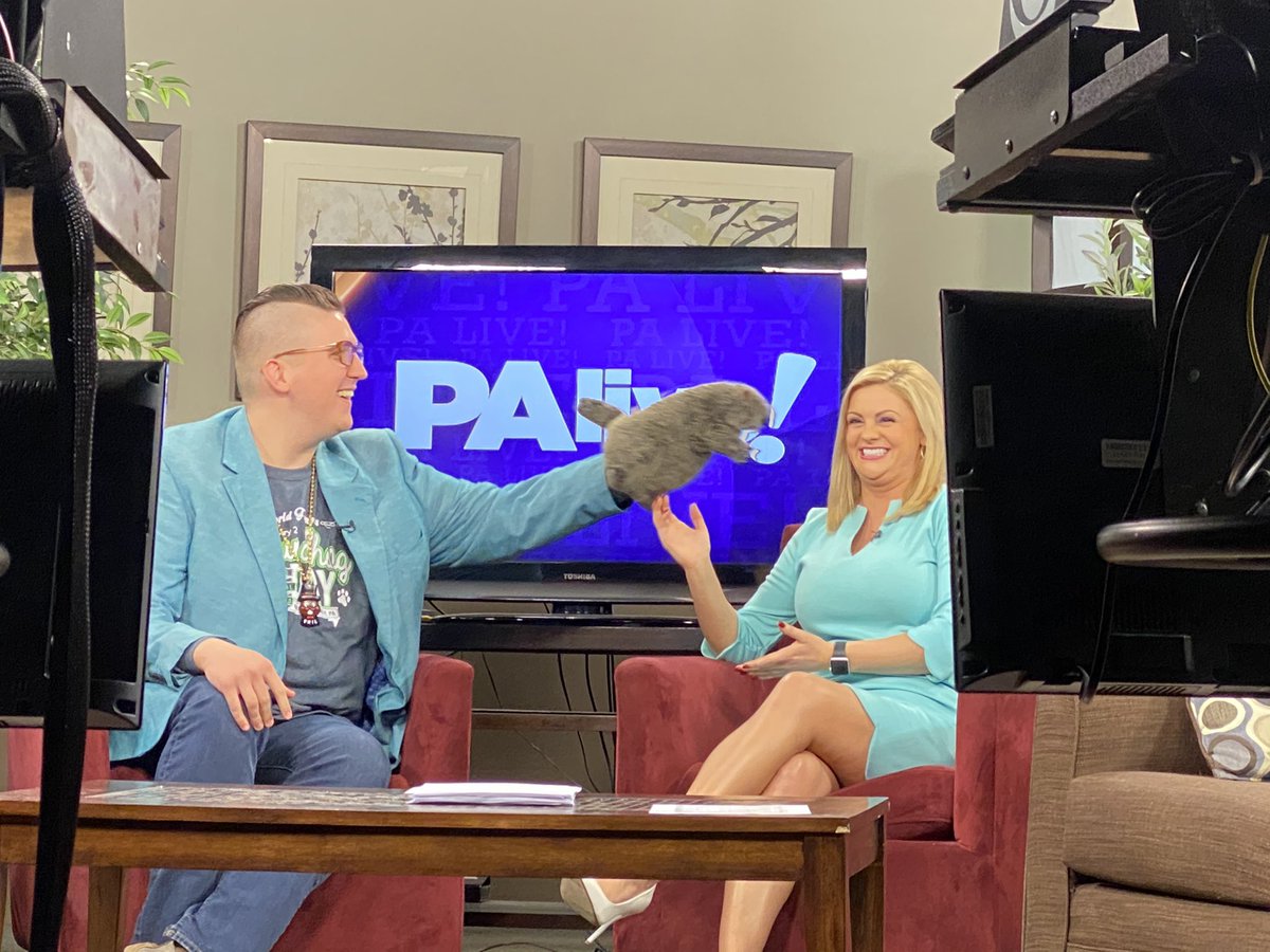 🎩🐾🥳 <a href="/HaleyBianco/">Haley Bianco</a> @GroundhogClub <a href="/OlgaTurka/">Olga Turka</a> 🎶⭐️❄️