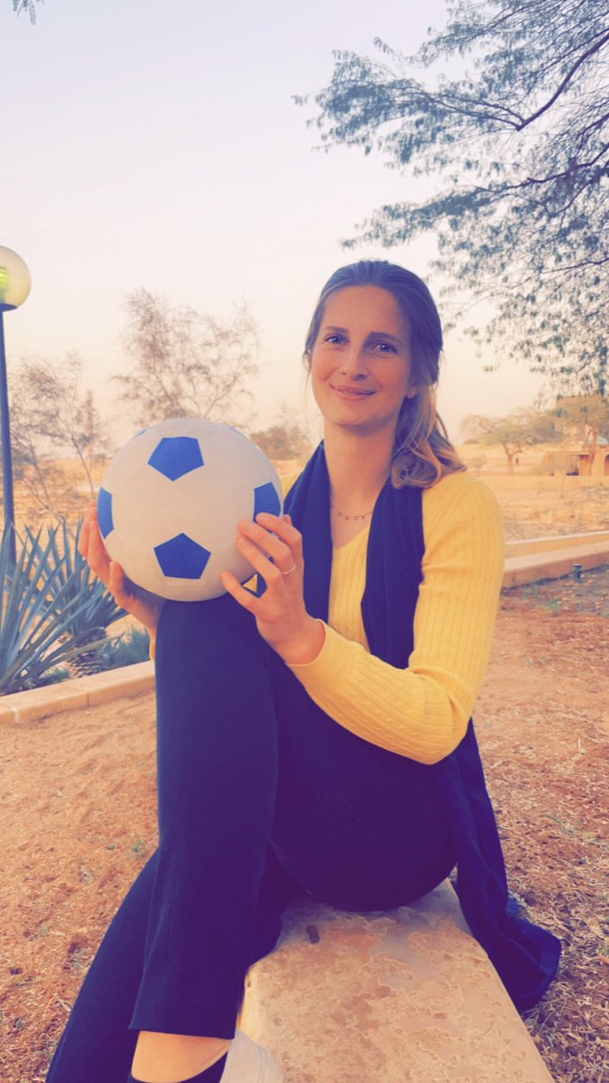 GermanyinKSA's tweet photo. الملحق الثقافي والاعلامي لسفارة #ألمانيا السيدة إستيلا شيرر تهنئ جمهور نادي النصر💙💛 بمناسبة الفوز بـ #كأس_السوبر_السعودي 🏆 وهاردلك لنادي الهلال💙🤍 #الهلال_النصر 🏟⚽️🌟 https://t.co/kXzlcUhkQb