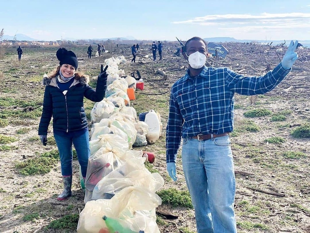 savethyocean's tweet photo. Repost @plasticfreeit Back in action, despite the cold, nothing can stop us. 2021 goal: remove 2 million kg of plastic and waste from the environment.
. 
#discoverearth  #endplasticpollution #plasticocean #saynotoplastic #savetheearth #plasticfreeoceans #planetorplastic #ear… https://t.co/7H8ukqOtye
