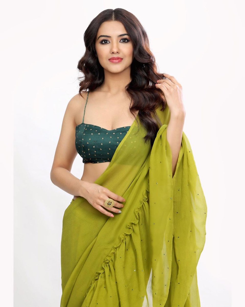 Urtrulyakhil's tweet photo. Latest clicks @ImMalvikaSharma 👌
#MalavikaSharma #Malavika #REDTheFilm #redmovie https://t.co/dYhjfic5gH