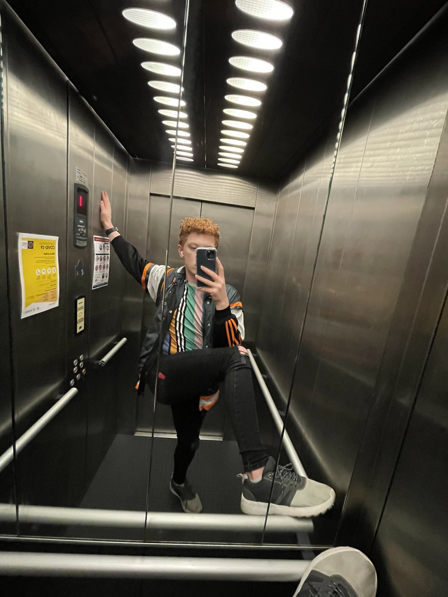 IAmThePlush's tweet photo. Going Up? ☝🏼 https://t.co/EtORDS1Dlw