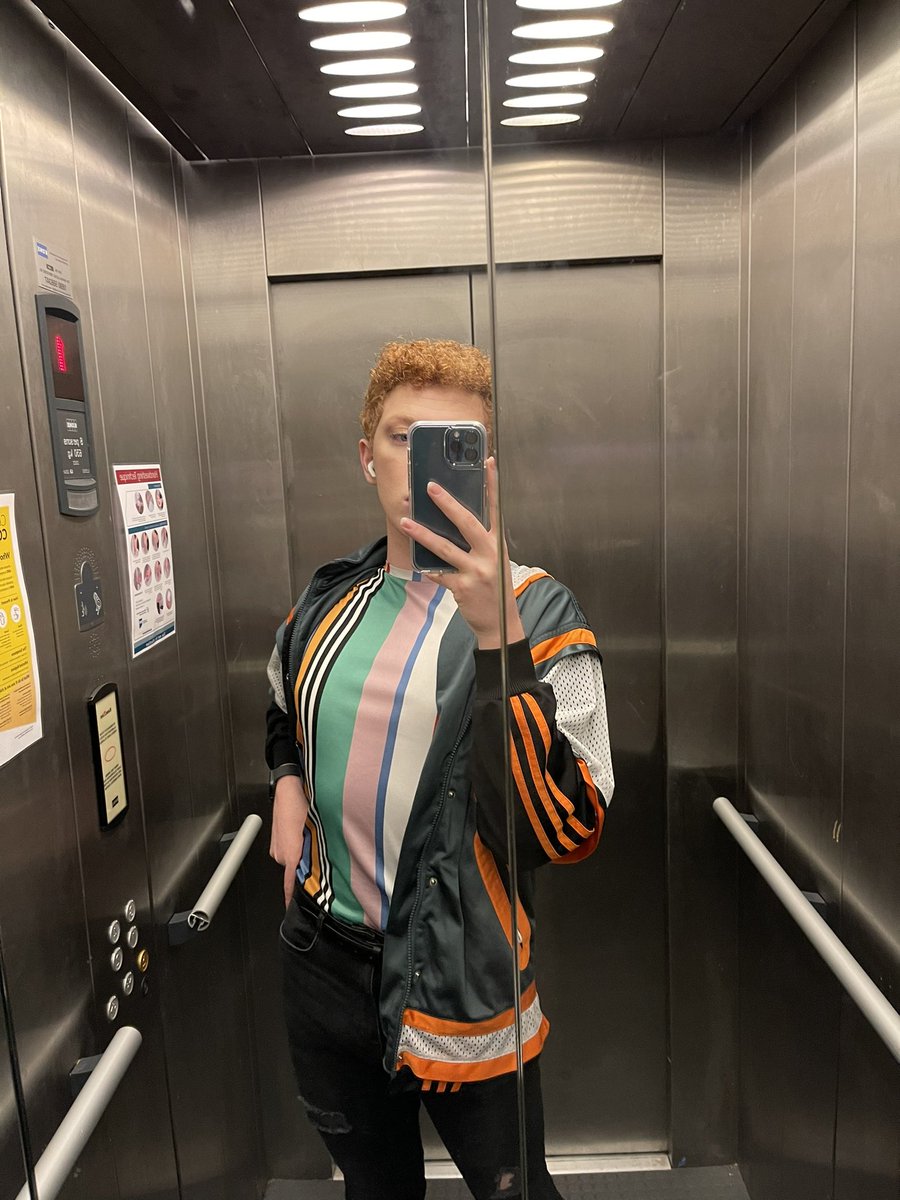 IAmThePlush's tweet photo. Going Up? ☝🏼 https://t.co/EtORDS1Dlw