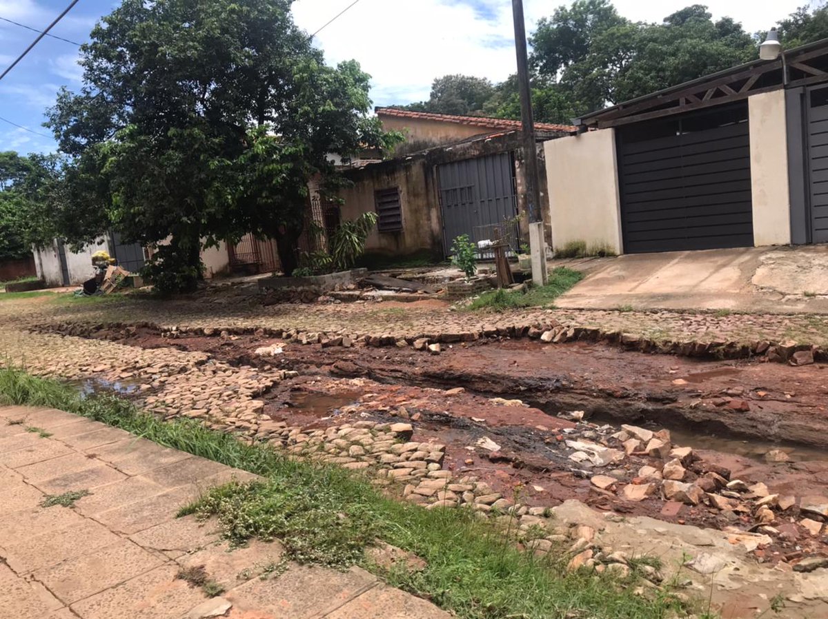 SAmbarcita's tweet image. La nueva Cataratas pero de la ciudad de San Lorenzo verguenza las autoridades que tienen que arreglar laa calles. A ver si hacen algo los excelensitimos y churrisimos del @mopcparaguay @municipalidad de san Lorenzo @ArnoldoWiens @oscar_marandu @clariarias @menchibarriocan