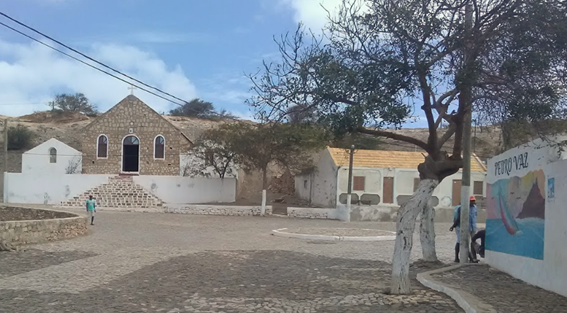  A babe from 1999, São Pedro church in Perdo Vaz on Maio blends seamlessly with its dusty surroundings. Inside, the hamlet’s humble reality is reflected in the spartan decoration. The ocean is under 2km behind the church.
