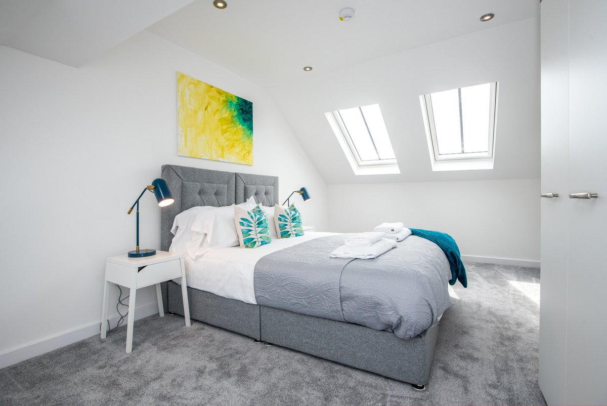 PropUniqueLtd's tweet photo. *The Talbot*... two bedroom, two bathroom luxury penthouse nestled under the watchful gaze of Durham Cathedral ☀️🌃🌟 
.
.
.
#penthouse #luxury #servicedaccommodation #northeast #durham https://t.co/KvPCwMsAjK