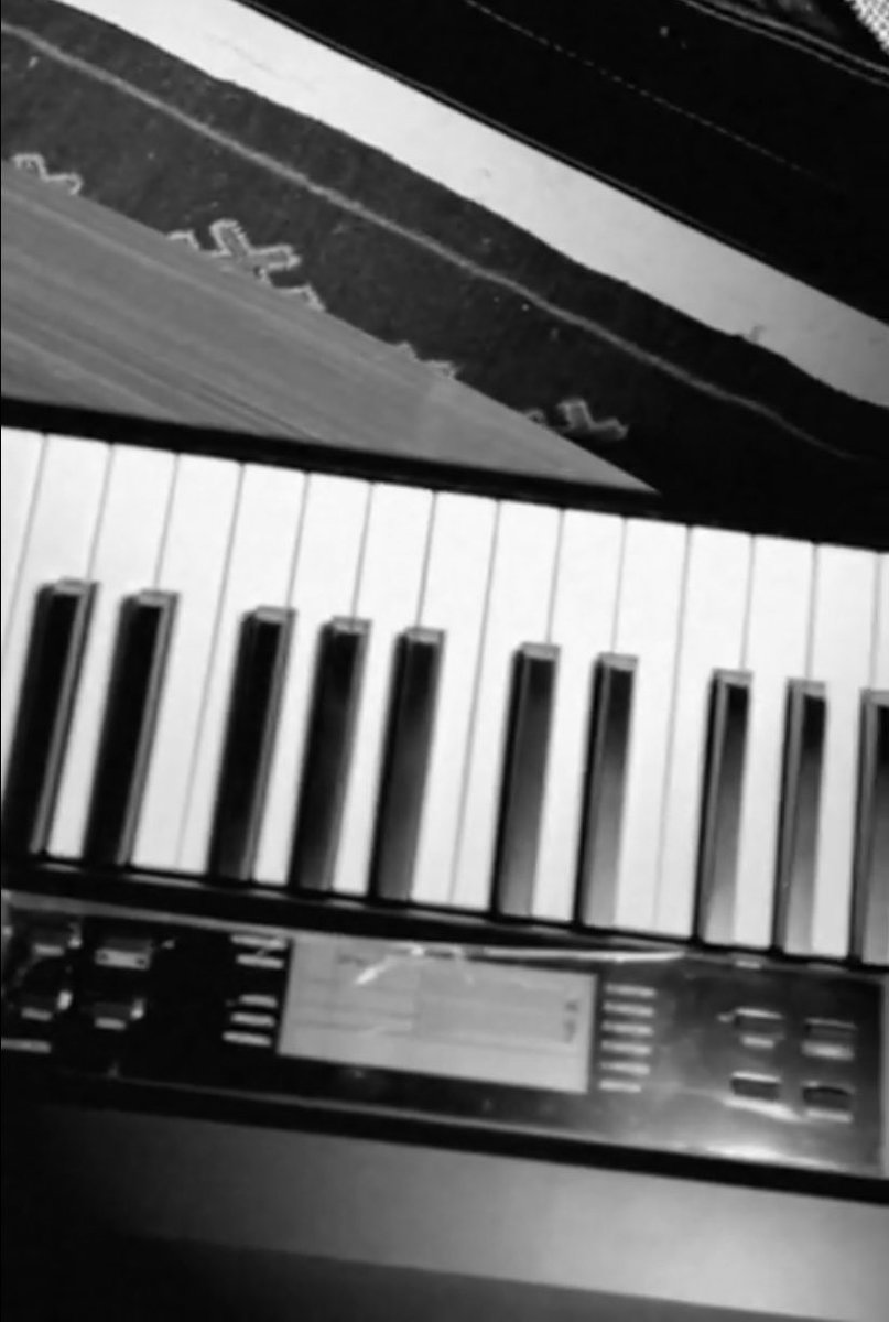 UniversBTS_'s tweet photo. "Eu tentei uma melodia pela primeira vez neste ano, e quando conheci a diversão da música, se abriram muitas portas para mim. Então foi fácil trabalhar nisso. Eu só toquei uma batida e escrevi do início ao fim. Feito. Eu escrevi em apenas 30minutos."

🦊 | @BTS_twt | #SugaNotes https://t.co/hMtIO8hc0J