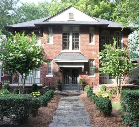 chuckmcshane's tweet photo. The more I think about the housing crisis, the more I'm becoming a four-plex evangelist! Our pre-WWII neighborhoods blend these in with single-family homes. Why did we stop buidling these? https://t.co/DyvU6CtEer https://t.co/NRKzA9QUMn
