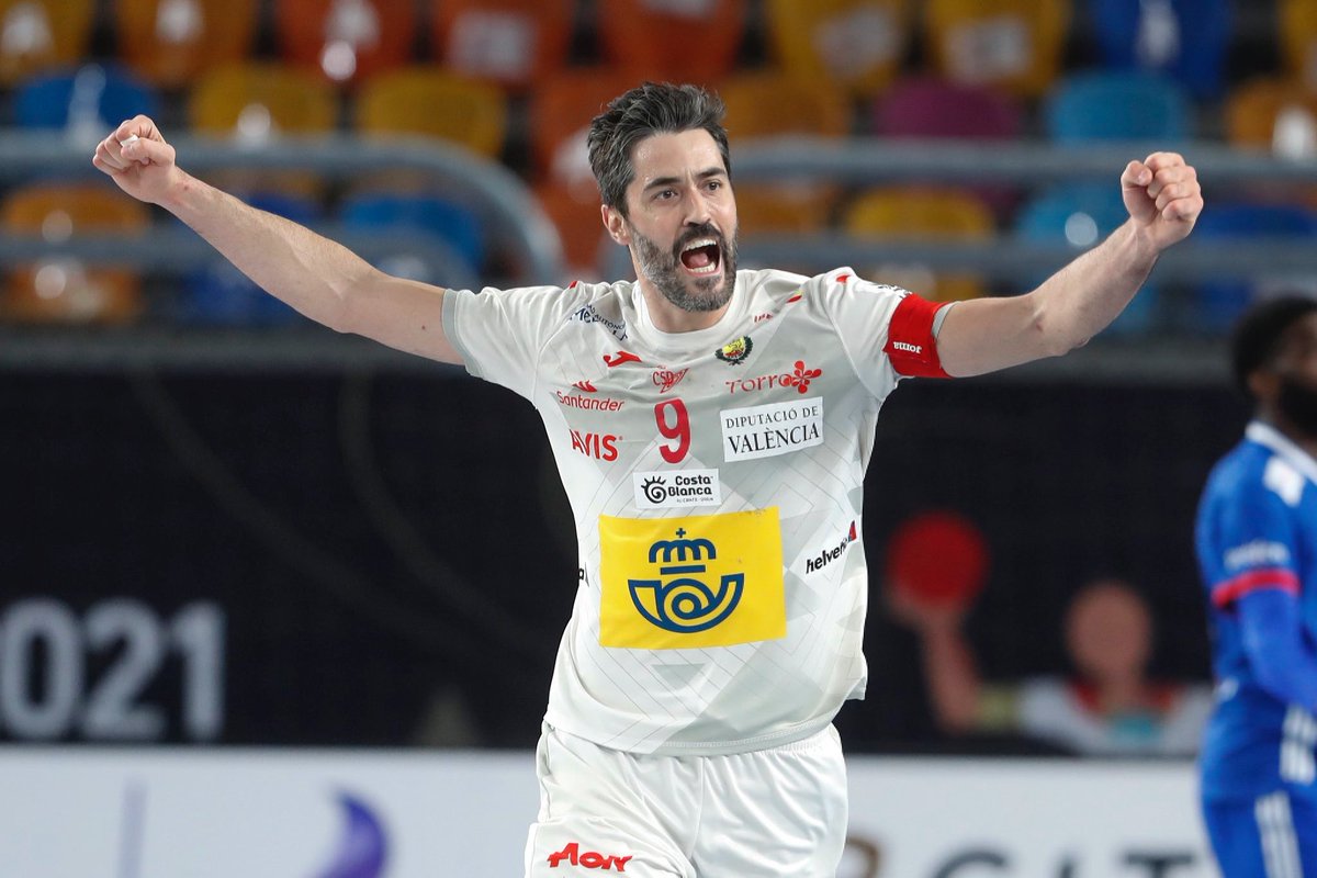 ASOBAL's tweet photo. 🔝 @Raul_Entrerrios, el COLECCIONISTA de medallas🎩✨

🥇 Mundial 2005
🥈 Europeo 2006
🥉 JJOO 2008
🥉 Mundial 2011
🥉 Europeo 2014 
🥈 Europeo 2016
🥇 Europeo 2018
🥇 Europeo 2020
🥉 Mundial 2021 

¡Háblame de LEYENDAS!😎

📸 @ihf_info https://t.co/Cl56qUepYT