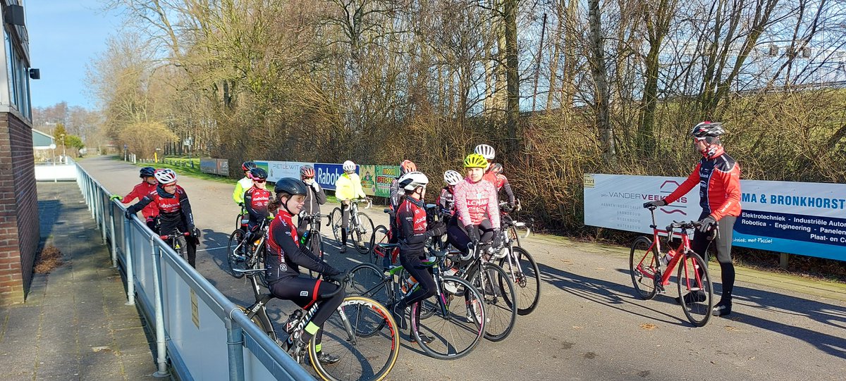 Op naar het 100 jarig bestaan van <a href="/zwc_DTS/">z.w.c. DTS</a> 
Onze toppers hadden weer veel lol en plezier. Eén voor één kregen ze applaus voor hun gezelligheid en doorzettingsvermogen 👊