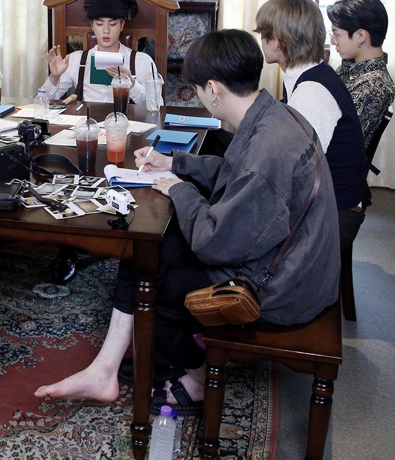 Yoongi ankle thread~for the Victorian in us all