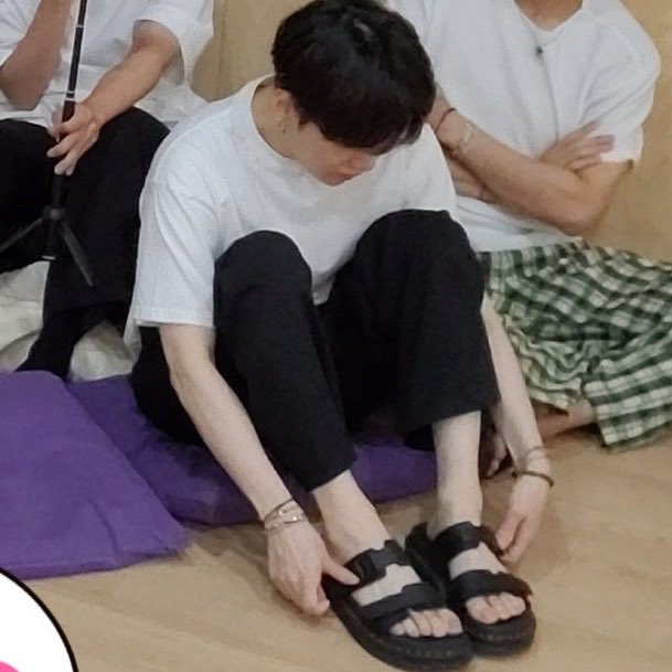 Yoongi ankle thread~for the Victorian in us all