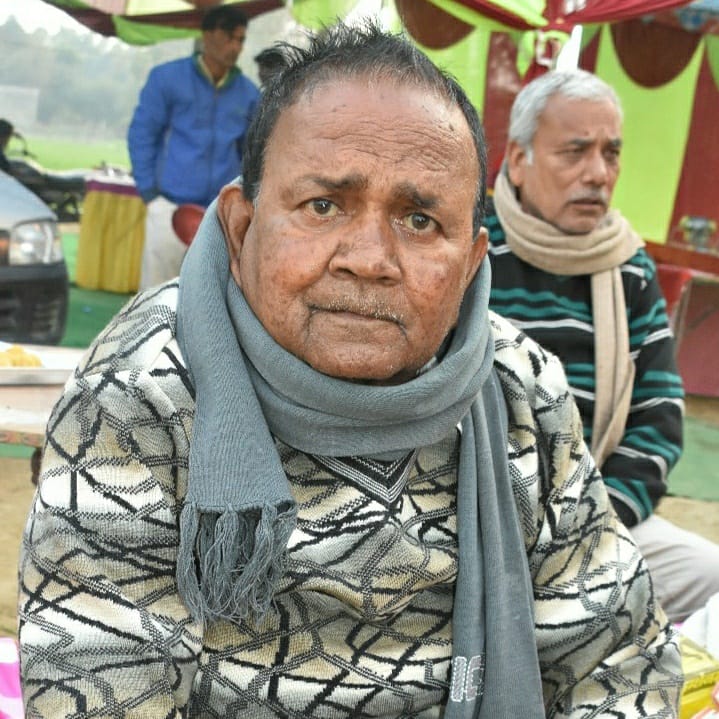 rahul_pandeybnp's tweet image. दिनांक 27-01-2021 को मेरे आदरणीय दादा जी का स्वर्गवास हो गया परन्तु उनके और अपने बीच के वात्सल्य भाव को मैं जीवन भर भूल नही पाउंंगा न मैं उन्हें शब्दों का रूप दे सकता हूं ! मेरे दादाजी रौबीले और खुशमिजाज़ व्यक्तित्व के धनी थे। उनके साथ बीता वक़्त बहुत ही सुन्दर रहा।