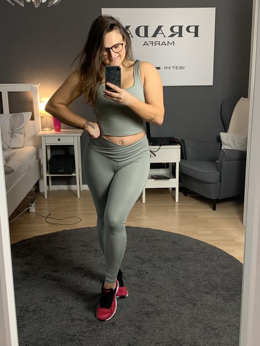 🤍🕊 .  #stolzaufmich #proud #hardwork #gym #gymmotivation #fitness #bodypositive #bodytransformation #lovingtan<a href="/tag/stolzaufmich"class="tags">#stolzaufmich</a><a href="/tag/proud"class="tags">#proud</a><a href="/tag/hardwork"class="tags">#hardwork</a><a href="/tag/gym"class="tags">#gym</a><a href="/tag/gymmotivation"class="tags">#gymmotivation</a><a href="/tag/motivation"class="tags"><span>#motivation</span></a><a href="/tag/fitness"class="tags"><span>#fitness</span></a><a href="/tag/germany"class="tags"><span>#germany</span></a><a href="/tag/sport"class="tags"><span>#sport</span></a><a href="/tag/bodypositive"class="tags"><span>#bodypositive</span></a>