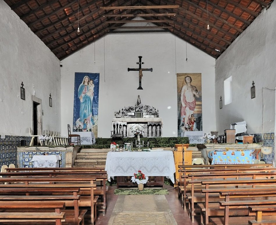  UNESCO-listed Velha (pop. 1,214) on Santiago is home to the oldest colonial church in the world, built in 1495. It has a side chapel in Manueline Gothic style – a rare example of Gothic architecture in sub-Saharan Africa.