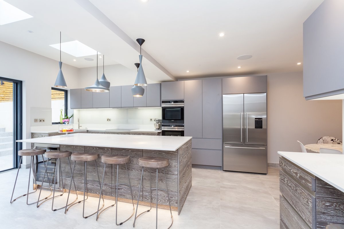 One brilliant kitchen !!
Book Matched Veneer with Silk Grey Velvet Lacquer
Caesarstone Worksurface
Kitchen Co-Ordination create beautiful spaces #kitchen #kitchendesign #Interiors #interiordesign #interiordesigner #architecture