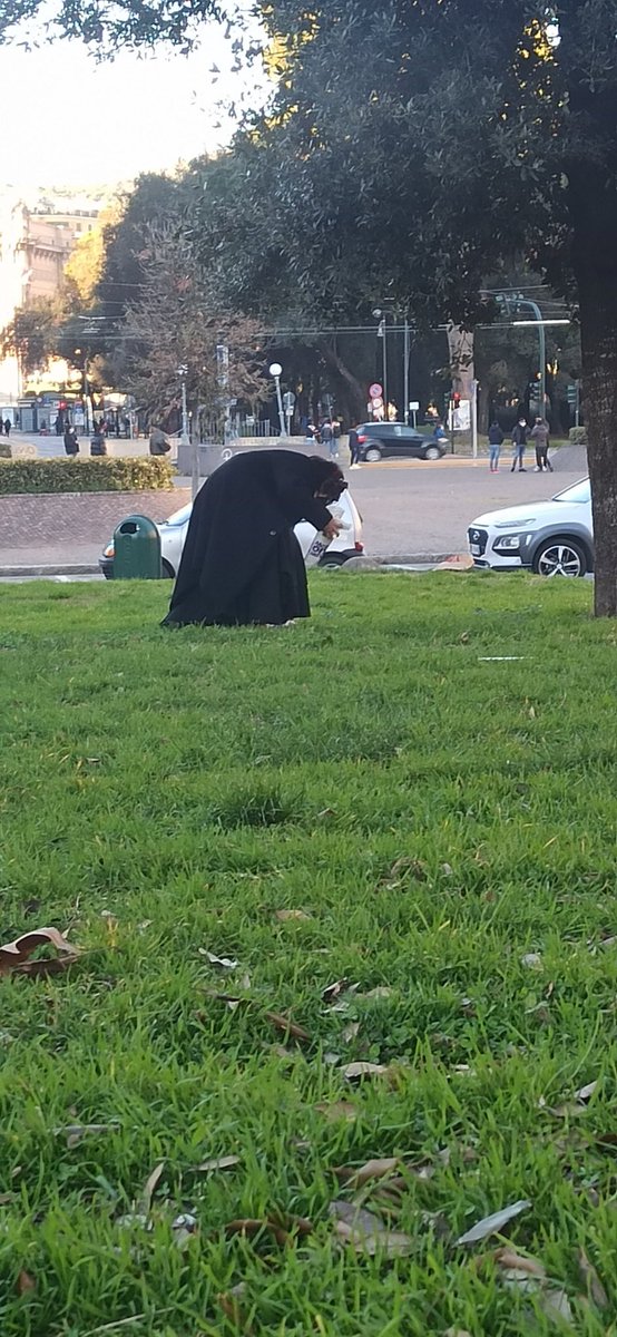 CherRatliff6277's tweet photo. My goth friend risking their lives to keep the world clean even during a pandemic π₯° #goblincore #corvidcore https://t.co/HUy2bgcKLe