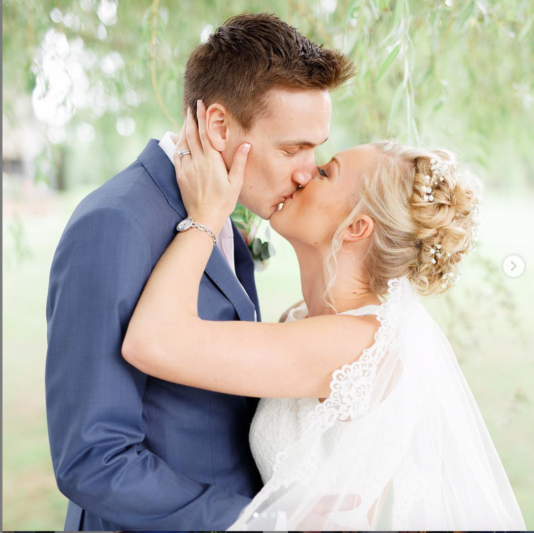 How do you capture the perfect moment of your wedding. A picture truly does tell a thousand words. 
We loved working with this gorgeous couple and creating all of their wedding stationery for them. 

What would be your favourite wedding photo or if you are kal ready married, what