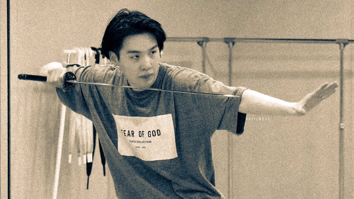 onfilmbts's tweet photo. he is the king https://t.co/ADRDIBs96w