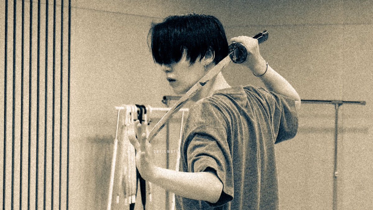 onfilmbts's tweet photo. he is the boss. https://t.co/C3VnQGmh1c