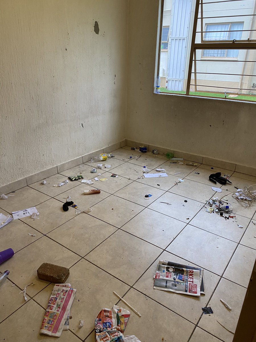 BagwellReloaded's tweet image. So i rented out my place to my fellow African Brothers/Sisters 🇲🇿..this is how they left it. I blame myself for having been Humanly and Understanding of “their situation”. #LessonLearnt