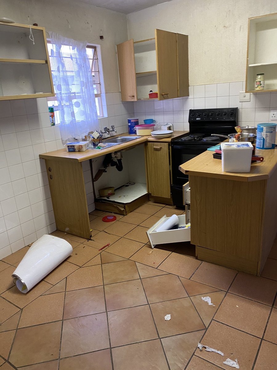 BagwellReloaded's tweet image. So i rented out my place to my fellow African Brothers/Sisters 🇲🇿..this is how they left it. I blame myself for having been Humanly and Understanding of “their situation”. #LessonLearnt