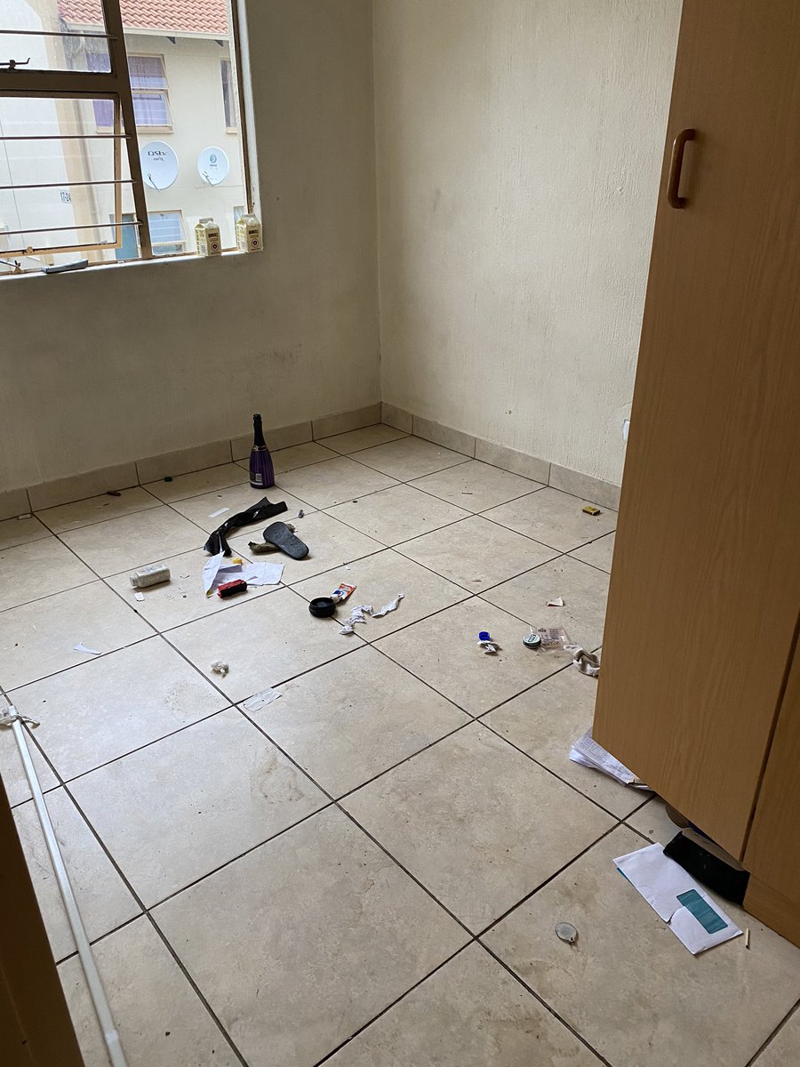 BagwellReloaded's tweet image. So i rented out my place to my fellow African Brothers/Sisters 🇲🇿..this is how they left it. I blame myself for having been Humanly and Understanding of “their situation”. #LessonLearnt