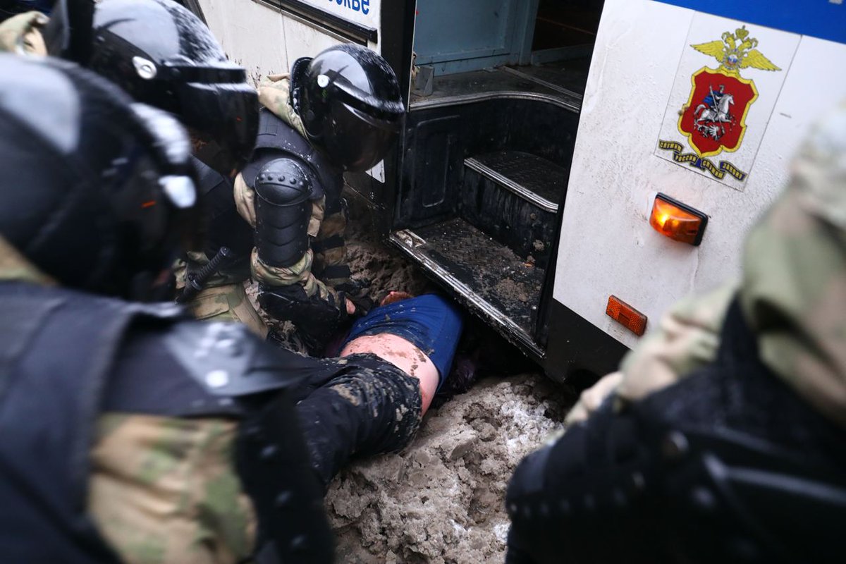 thethird_impact's tweet photo. Глава СПЧ Валерий Фадеев заявил об "избыточной агрессии" по отношению к сотрудникам полиции

 "Как-то вокруг очень истерично кричат, толкают его [полицейского], это вот неправильно, эта агрессия совершенно неуместна"

Это не новость «ИА Панорама»

Фото: Давид Френкель / Медиазона https://t.co/PGuPkqWdTt