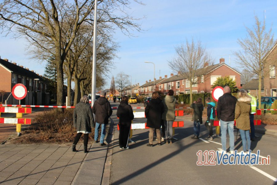 Handgranaat gevonden in #Vroomshoop, politie zet straat af. 112Vechtdal.