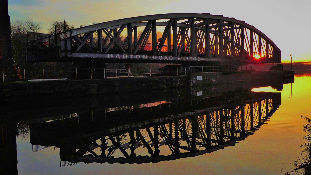 Barton Swing Bridge in operation.
#manchestershipcanal