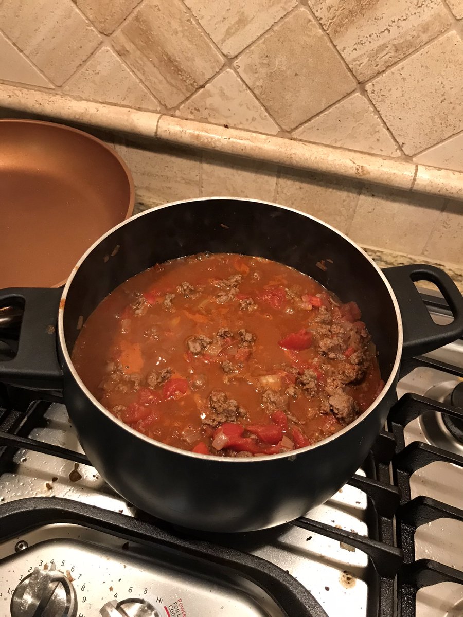 GomesBolt's tweet photo. How I meal prep.
#venisonchilli https://t.co/uFMzEEFUAX