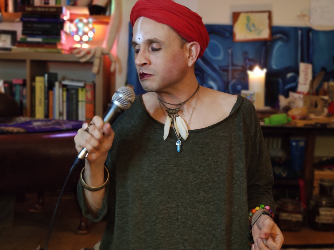 FishStoryGaller's tweet photo. There is a Song on the way, be prepared!
#FishStoryGallery #Queer #Tarot #Tarotreader #fortuneteller #neoshaman #Witchcraft #anarchistqueer #anarchist #Witch #QueerTarot #Tea #Herbals #Healing https://t.co/C8Nf1T3T48