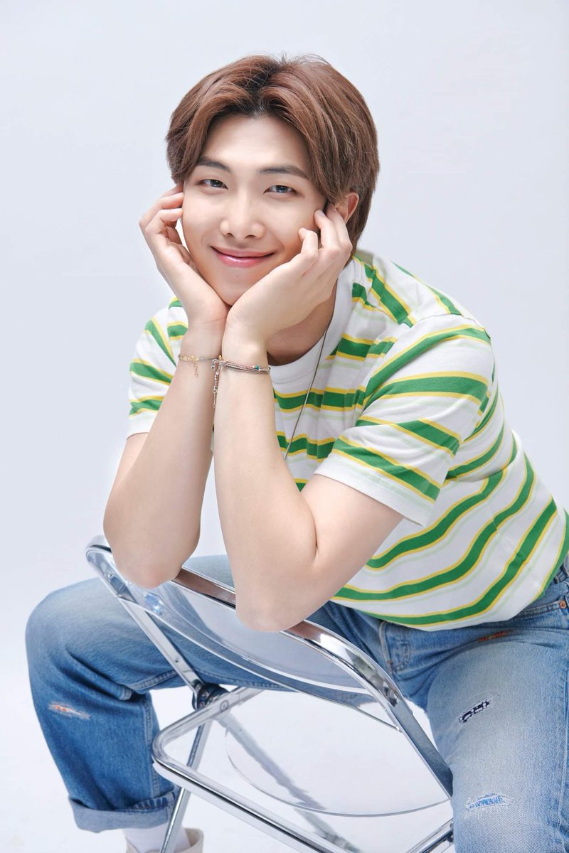 I got a request from  @eternallyangsty to make BTS as Stan Account thread! So here goes my take! Namjoon as Translator/Theorist ARMY: Let's face it! He can do it with his eyes closed! That boy is crazy smart, well-read and got great language skills!   #BTSARMY  @BTS_twt