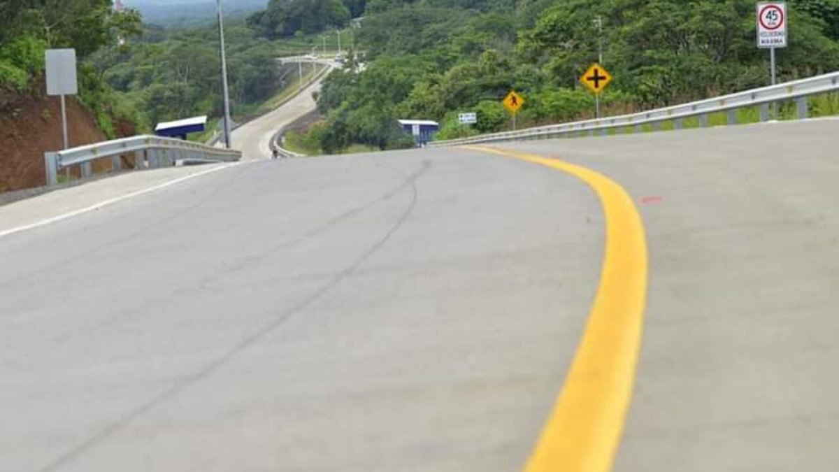 lacayo_ada's tweet photo. #Nicaragua La Carretera El Boquete-Santa Ana, que se ubica entre los municipios El Crucero y Villa el Carmen

Fue construida sólo con el buen Gobierno Sandinista ❤🖤💪🏻
#SeguimosCambiandoNicaragua https://t.co/Wy2knId9aY
