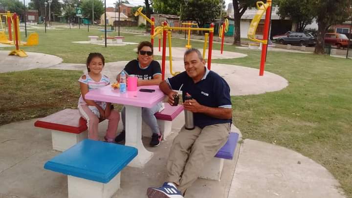 Mauriciocanosa's tweet photo. De esto se trata !!! Nada se construye con tristeza!!! #ParaLosVecinos #GustavoMenendez https://t.co/qjl7bUQibD