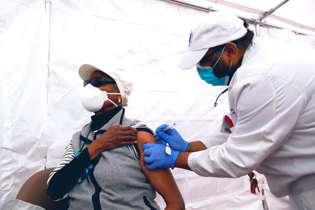 Let this sink in—Black Americans are 1.4x more likely to get  #COVID19 & 2.8x more likely to die, than Whites.But in Florida—5.5% of Whites got at least 1 vaccine dose by Jan. 26, versus 2% of Blacks.Vaccine disparities will exacerbate inequalities. https://khn.org/news/article/as-vaccine-rollout-expands-black-americans-still-left-behind/