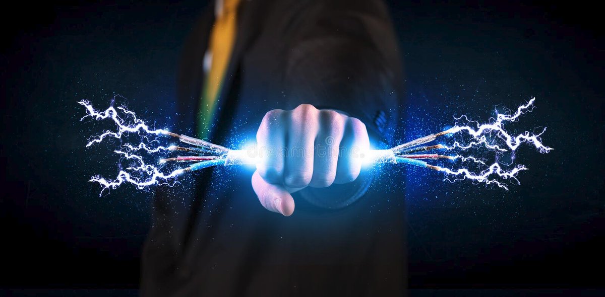 Человек с наэлектризованными волосами. Опыты со статическим электричеством. Статическое электричество. Статическое электричество между пальцами. Статическое электричество волосы.