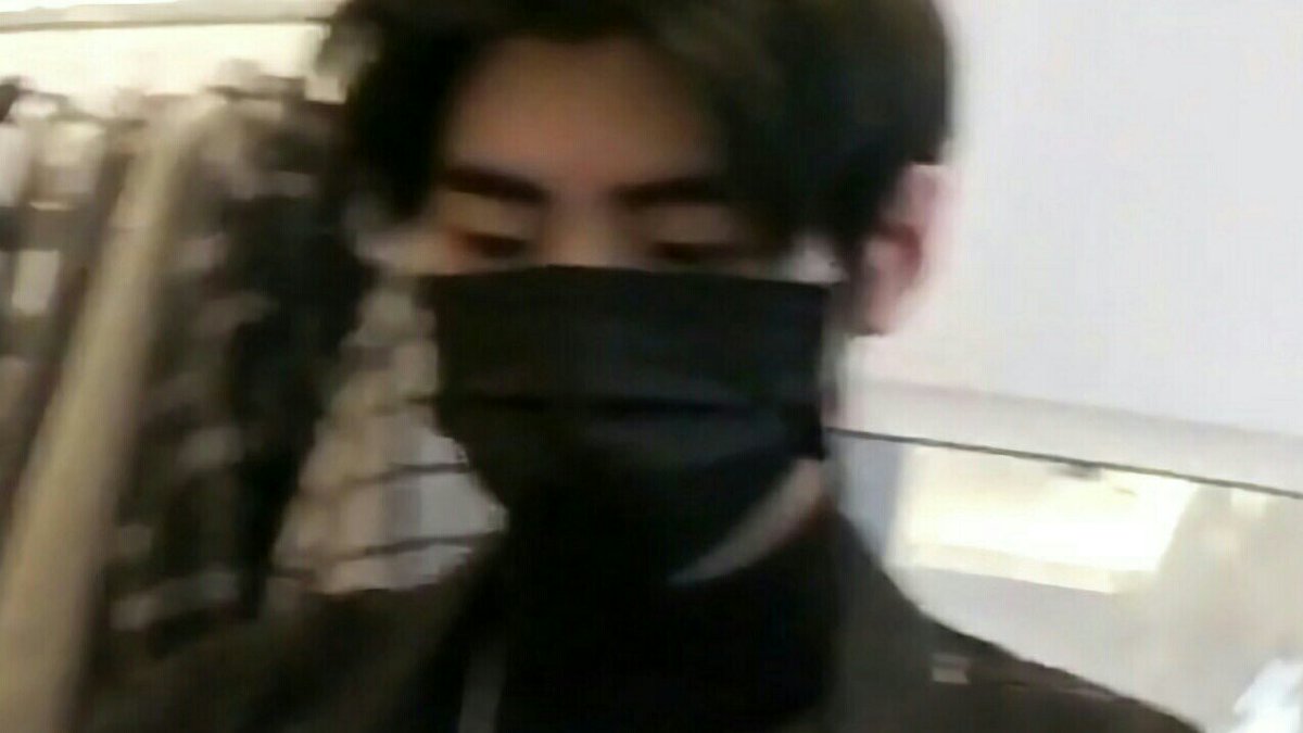 jungwonsfilter's tweet photo. there's really something with enhypen blurred photos https://t.co/vt6d4oS5no