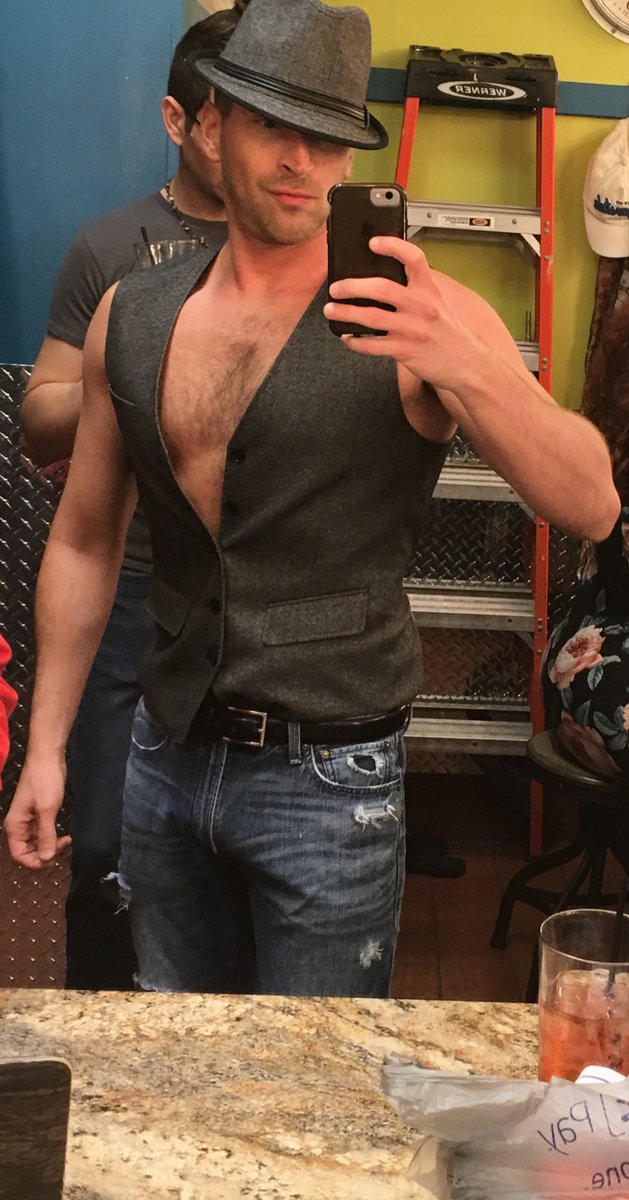 jwdangerly's tweet photo. Would u want me to perform for u? https://t.co/8EBSQorIks Love dressing up! Rt and subscribe! https://t.co/MzOqhsJ0GJ