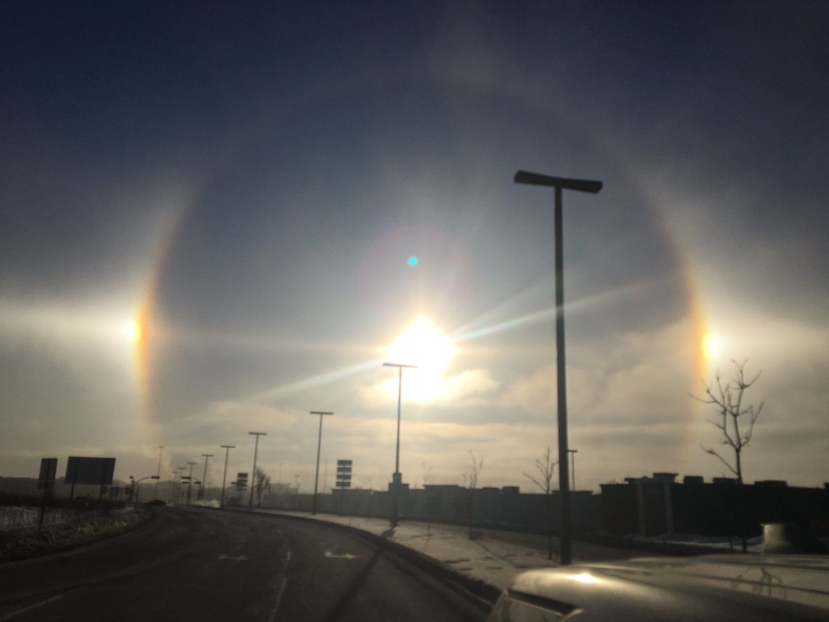 mtufff's tweet image. Parhélie solaire, à Québec, ce matin!
Beau spectacle ! 
Aucun filtre, photo prise avec un bon vieux iPhone 6S!