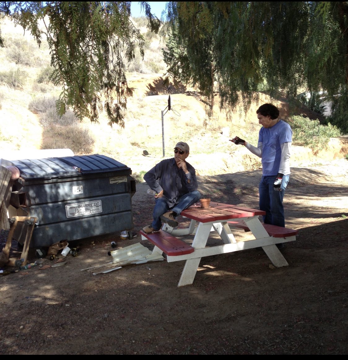More behind the scenes photos for you : Eugene directing by a literal trashcan (so glamorous) and an early Moira Rose look — pretty sure Catherine brought her own wigs.