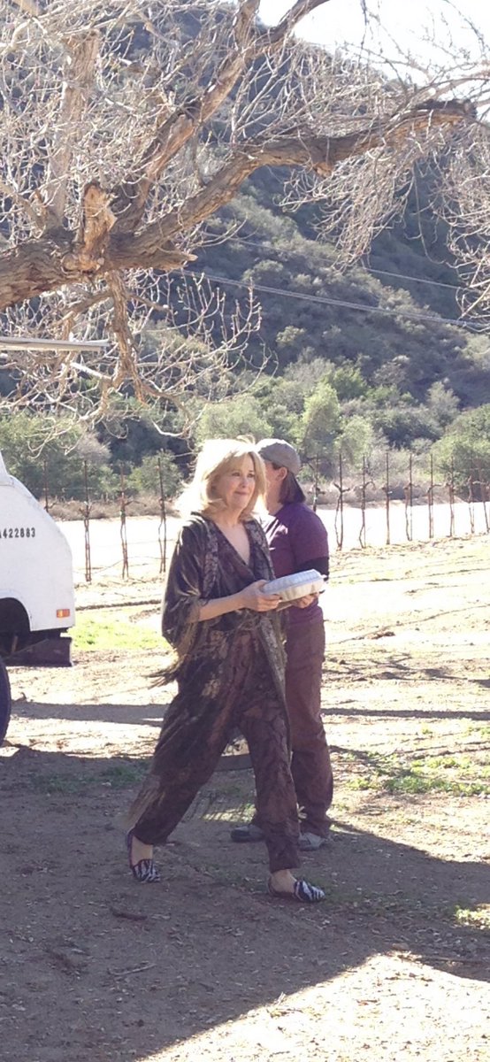 More behind the scenes photos for you : Eugene directing by a literal trashcan (so glamorous) and an early Moira Rose look — pretty sure Catherine brought her own wigs.