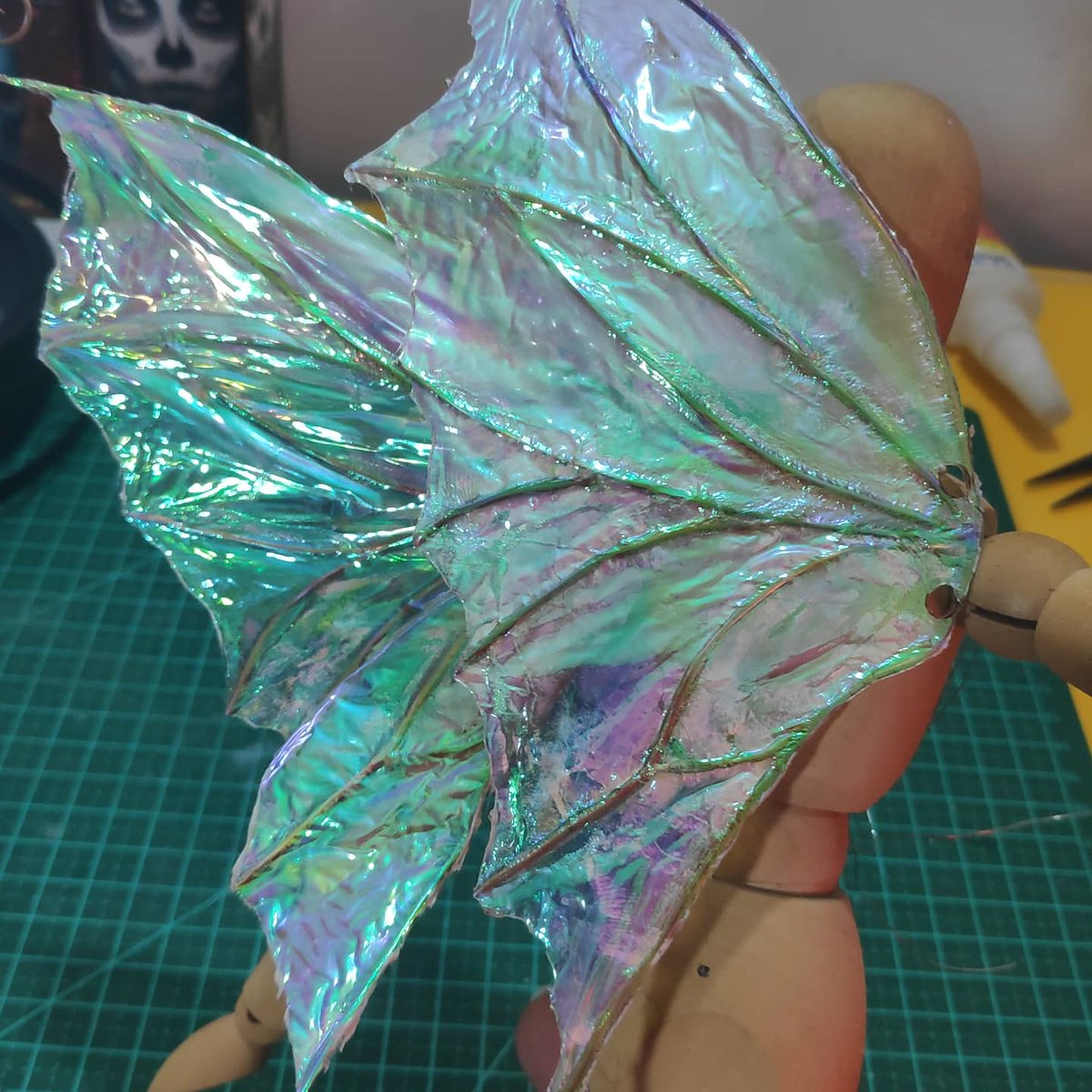 _tionerd_'s tweet image. Hoje o DIY foi para fazer asas de fada 🧚‍♀️
#artesanatomagico #diy #diygeek #twitchstreamers #twitch #twitchtv #livestwitch 
@twitchbr