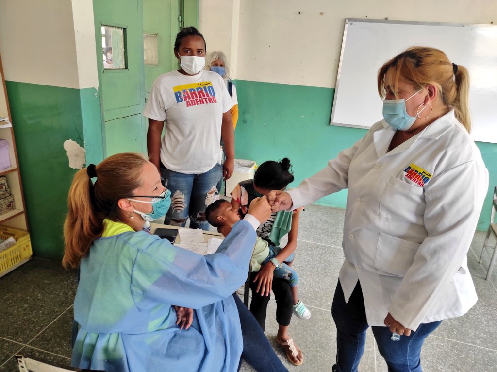 ErikaPSUV's tweet photo. La Jornada Integral Dr. José Gregorio Hernández en La Vega, atendió a aproximadamente 4mil personas con consultas pediátricas, ayudas técnicas y medicamentos, aparte de la pesquisa casa a casa. Así territorializamos las políticas de salud para nuestro pueblo. ¡Seguimos avanzando! https://t.co/kwdaLUWpKf